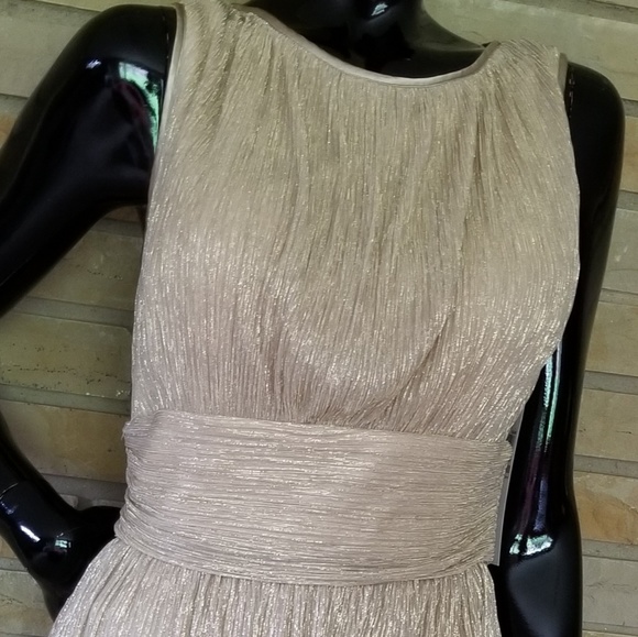 Maggy London Beauty - Picture 2 of 4